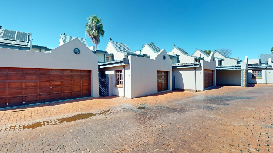 3 Bedroom Property for Sale in Glen Marais Gauteng
