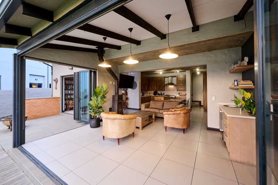 3 Bedroom Property for Sale in Waterfall Country Village Gauteng