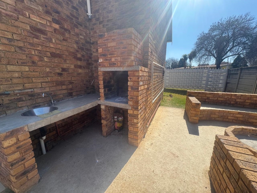 2 Bedroom Property for Sale in Minnebron Gauteng