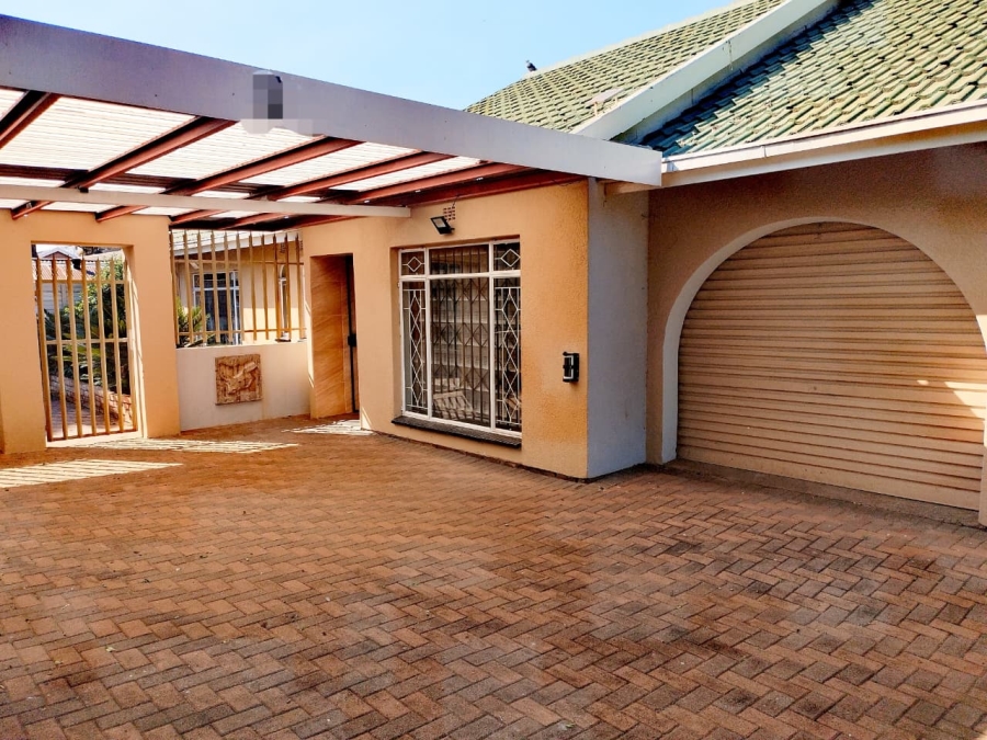 3 Bedroom Property for Sale in Brackendowns Gauteng