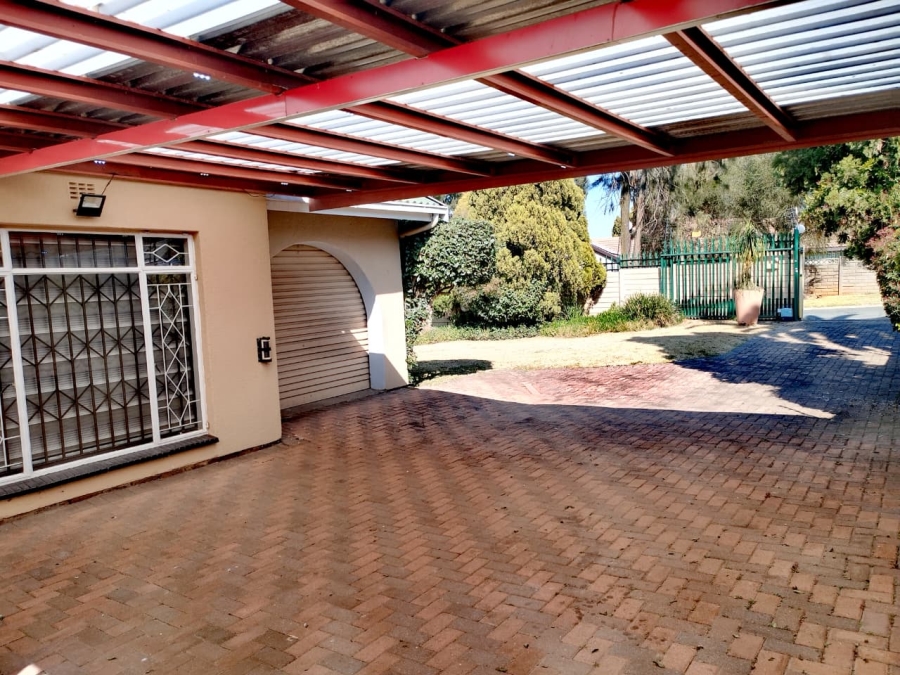 3 Bedroom Property for Sale in Brackendowns Gauteng