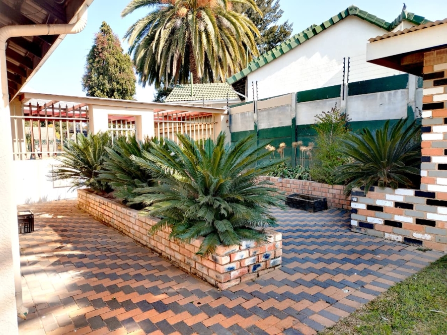 3 Bedroom Property for Sale in Brackendowns Gauteng