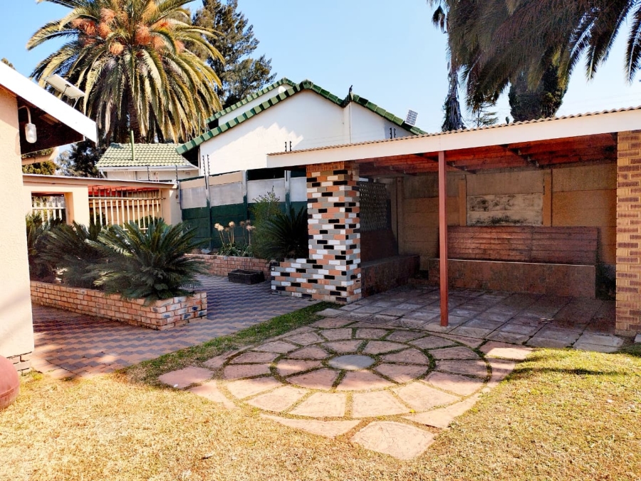 3 Bedroom Property for Sale in Brackendowns Gauteng