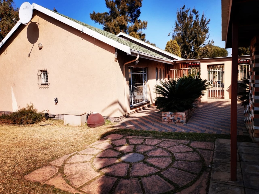 3 Bedroom Property for Sale in Brackendowns Gauteng