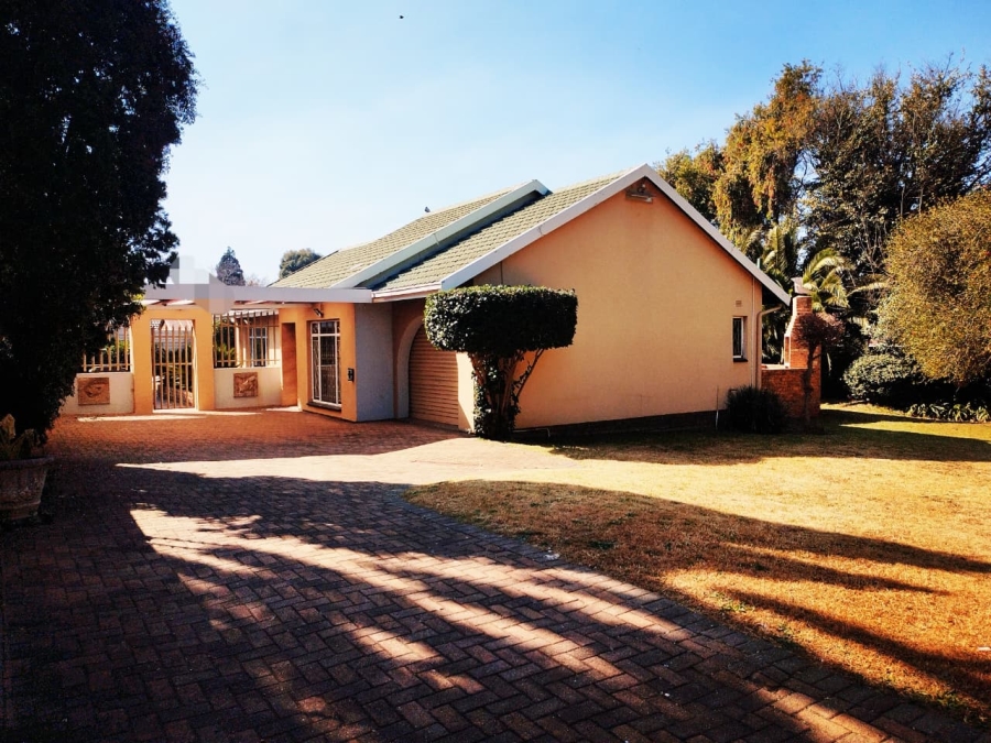 3 Bedroom Property for Sale in Brackendowns Gauteng