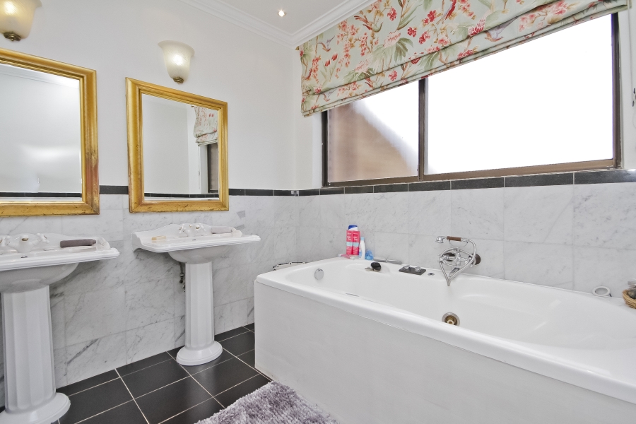 3 Bedroom Property for Sale in Illovo Gauteng