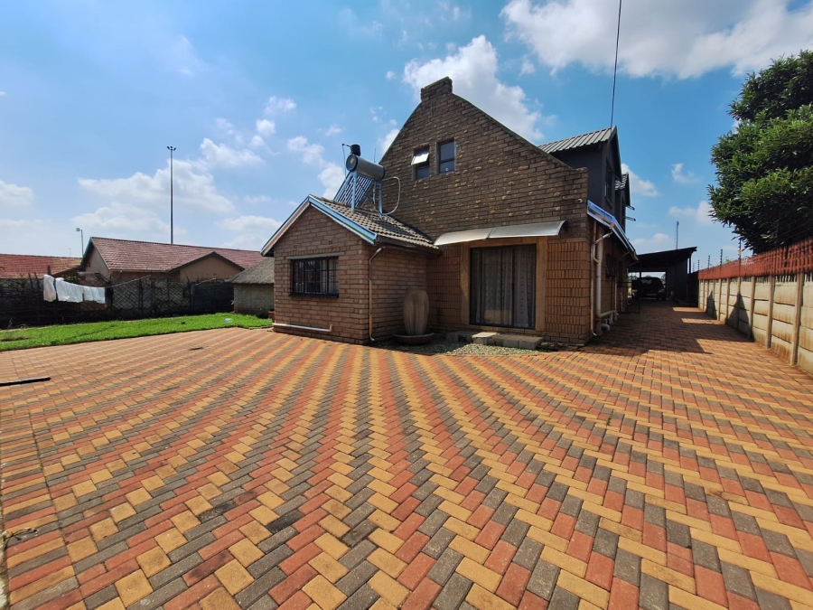 9 Bedroom Property for Sale in Geluksdal Gauteng