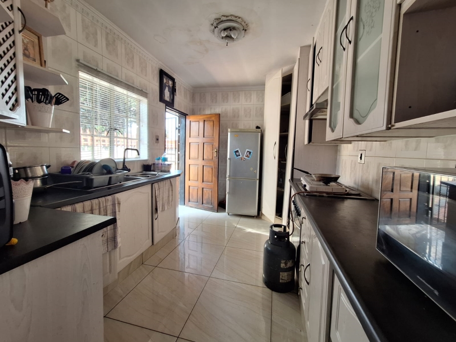9 Bedroom Property for Sale in Geluksdal Gauteng