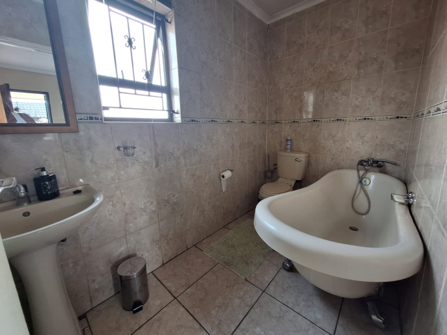 9 Bedroom Property for Sale in Geluksdal Gauteng