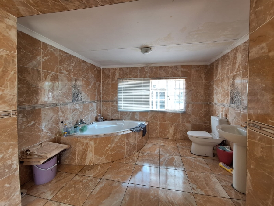 9 Bedroom Property for Sale in Geluksdal Gauteng