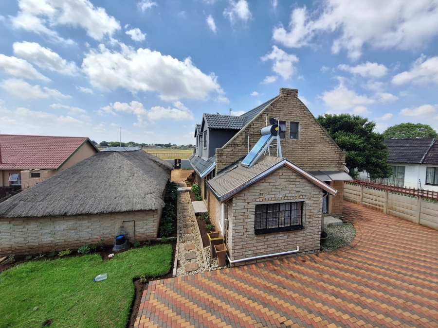 9 Bedroom Property for Sale in Geluksdal Gauteng