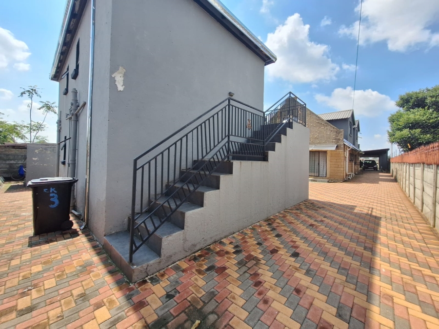 9 Bedroom Property for Sale in Geluksdal Gauteng