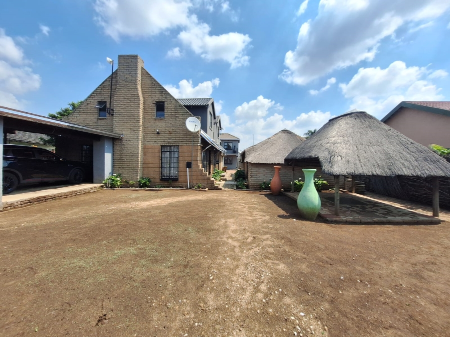 9 Bedroom Property for Sale in Geluksdal Gauteng