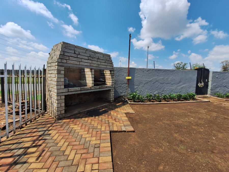 9 Bedroom Property for Sale in Geluksdal Gauteng