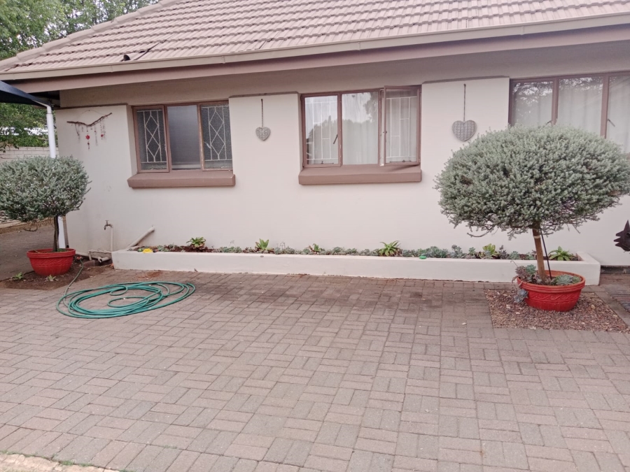 To Let 4 Bedroom Property for Rent in Vanderbijlpark SW 5 Gauteng