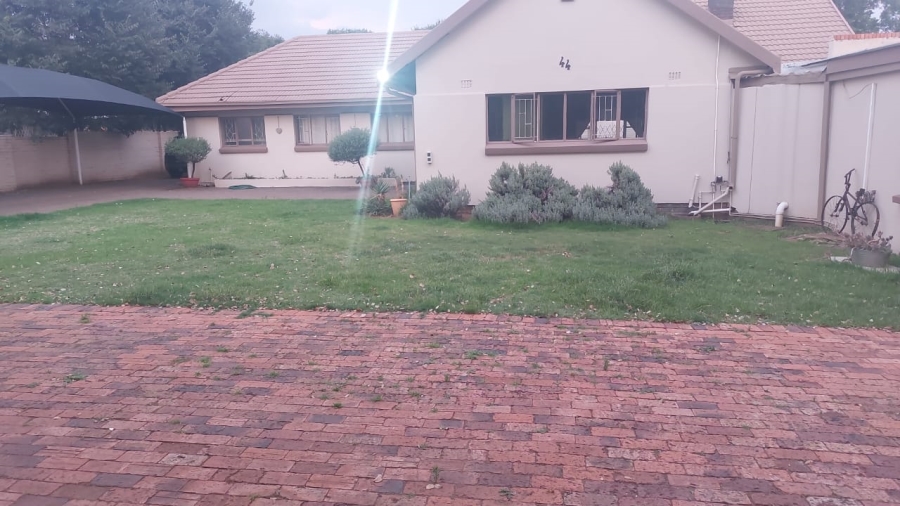 To Let 4 Bedroom Property for Rent in Vanderbijlpark SW 5 Gauteng