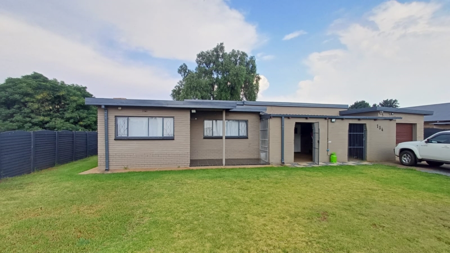 4 Bedroom Property for Sale in Rothdene Gauteng