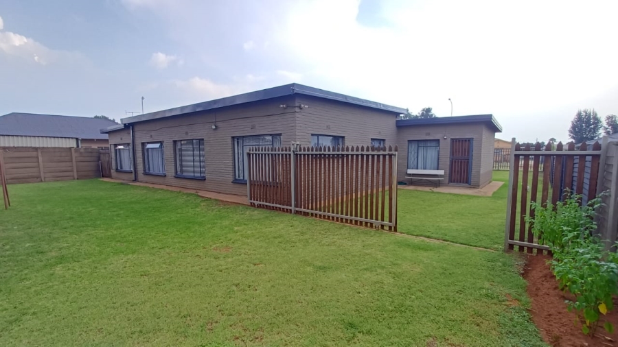 4 Bedroom Property for Sale in Rothdene Gauteng