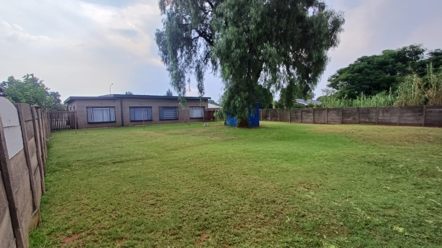 4 Bedroom Property for Sale in Rothdene Gauteng