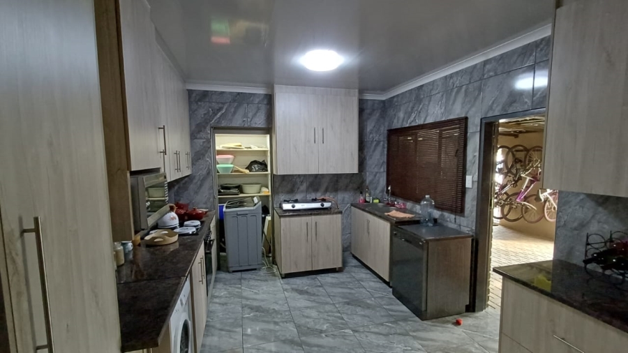 4 Bedroom Property for Sale in Rothdene Gauteng
