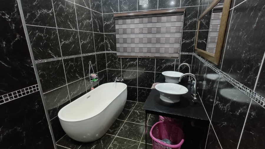 4 Bedroom Property for Sale in Rothdene Gauteng