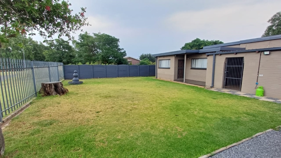 4 Bedroom Property for Sale in Rothdene Gauteng