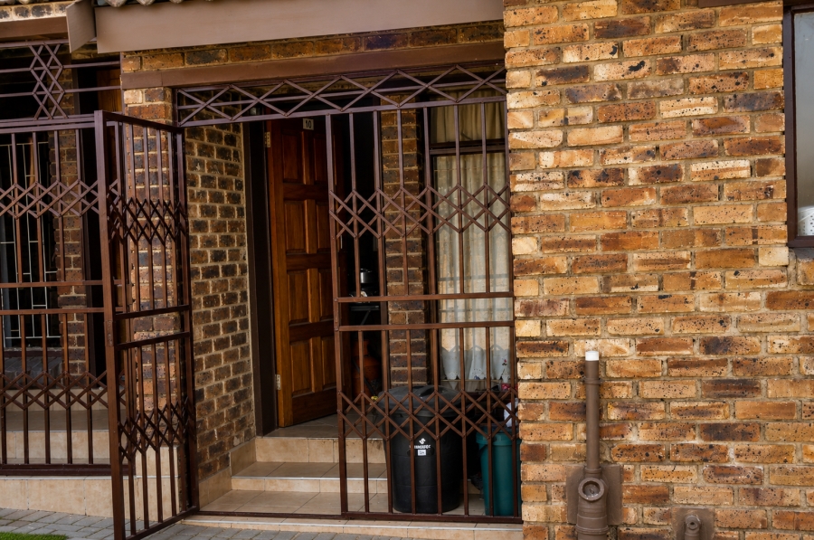 2 Bedroom Property for Sale in Olievenhoutbosch Gauteng