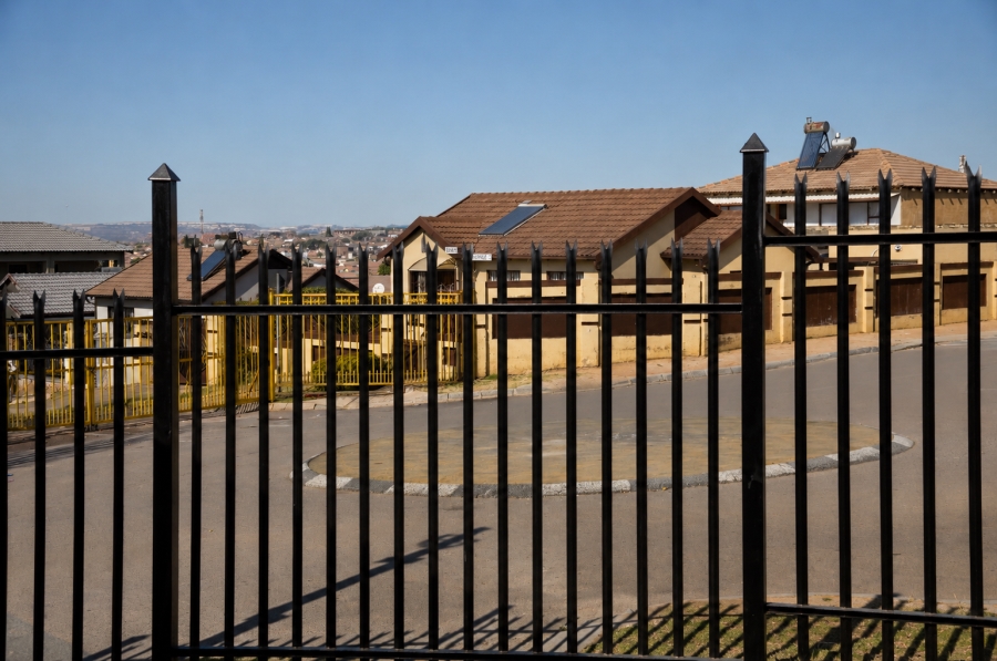 2 Bedroom Property for Sale in Olievenhoutbosch Gauteng