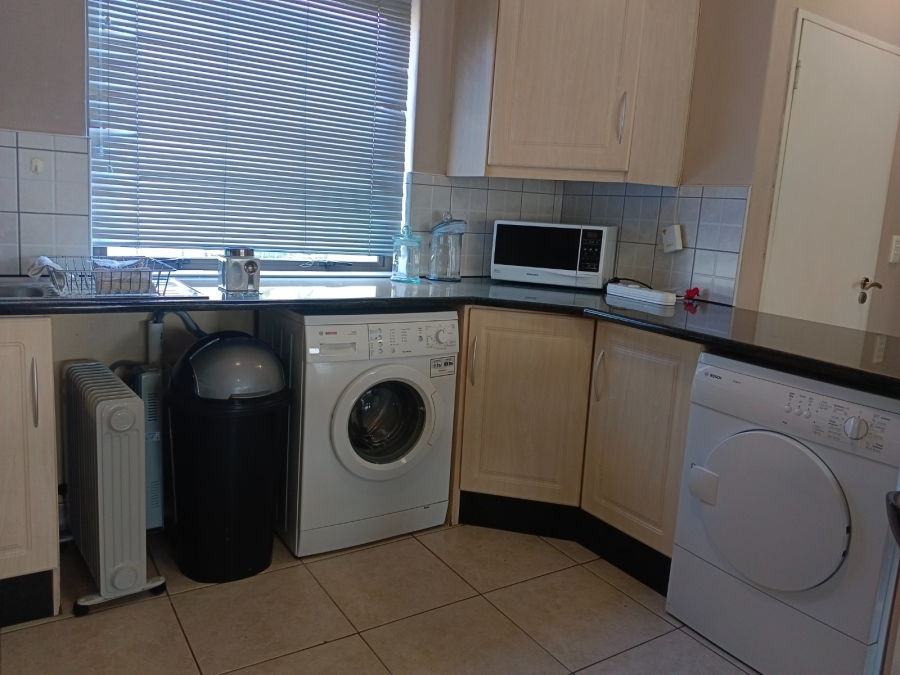 To Let 2 Bedroom Property for Rent in Magaliessig Gauteng