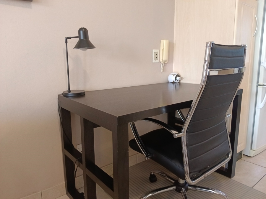 To Let 2 Bedroom Property for Rent in Magaliessig Gauteng