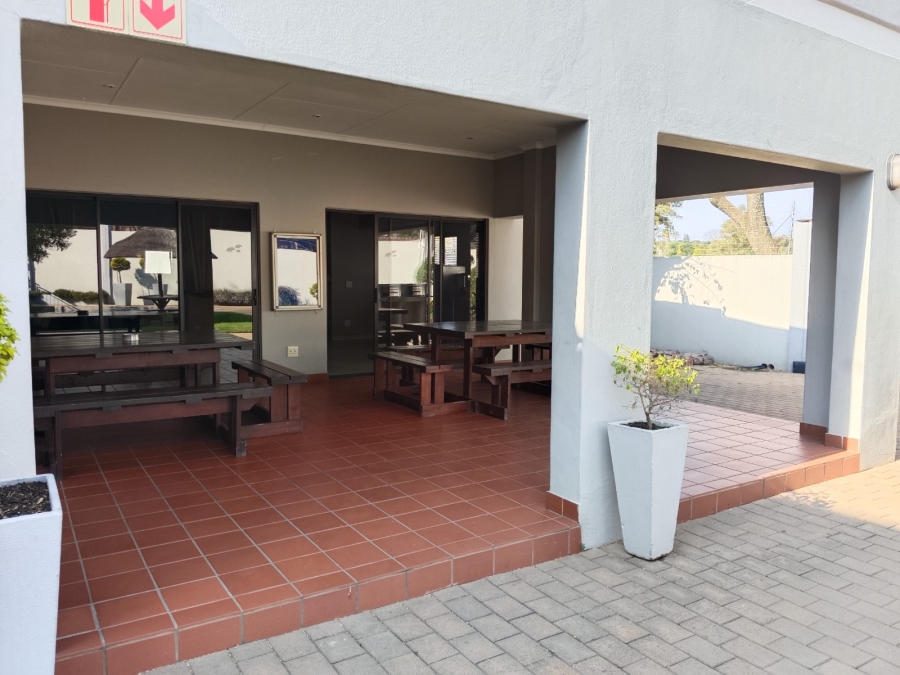 To Let 2 Bedroom Property for Rent in Magaliessig Gauteng