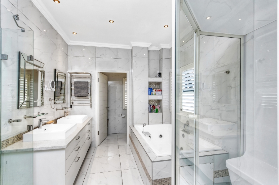 4 Bedroom Property for Sale in Waterfall Country Estate Gauteng
