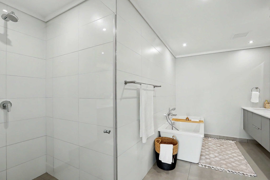 To Let 3 Bedroom Property for Rent in Midstream Estate Gauteng