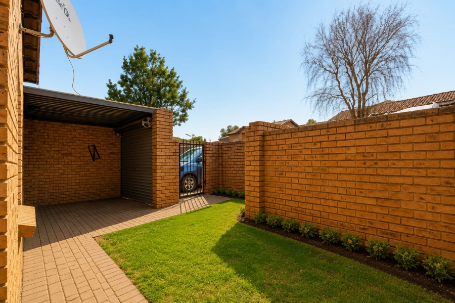 2 Bedroom Property for Sale in Honeypark Gauteng