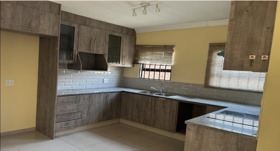 3 Bedroom Property for Sale in Strubenvale Gauteng