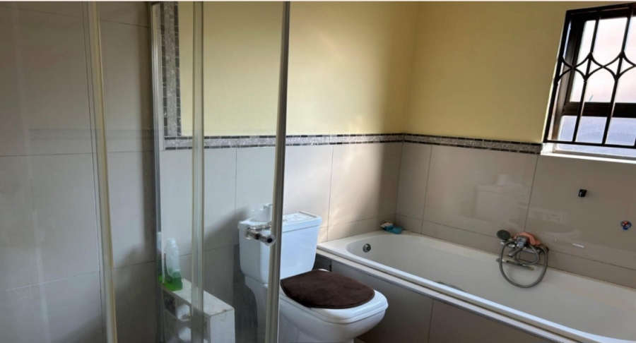 3 Bedroom Property for Sale in Strubenvale Gauteng