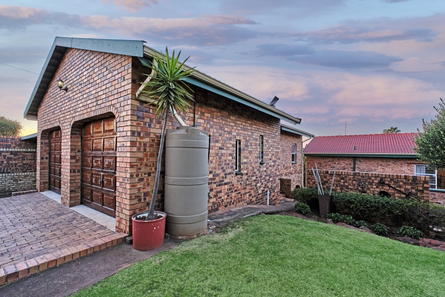 4 Bedroom Property for Sale in Helderkruin View Gauteng