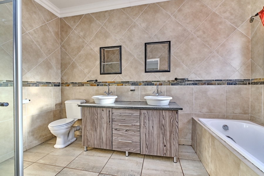4 Bedroom Property for Sale in Helderkruin View Gauteng
