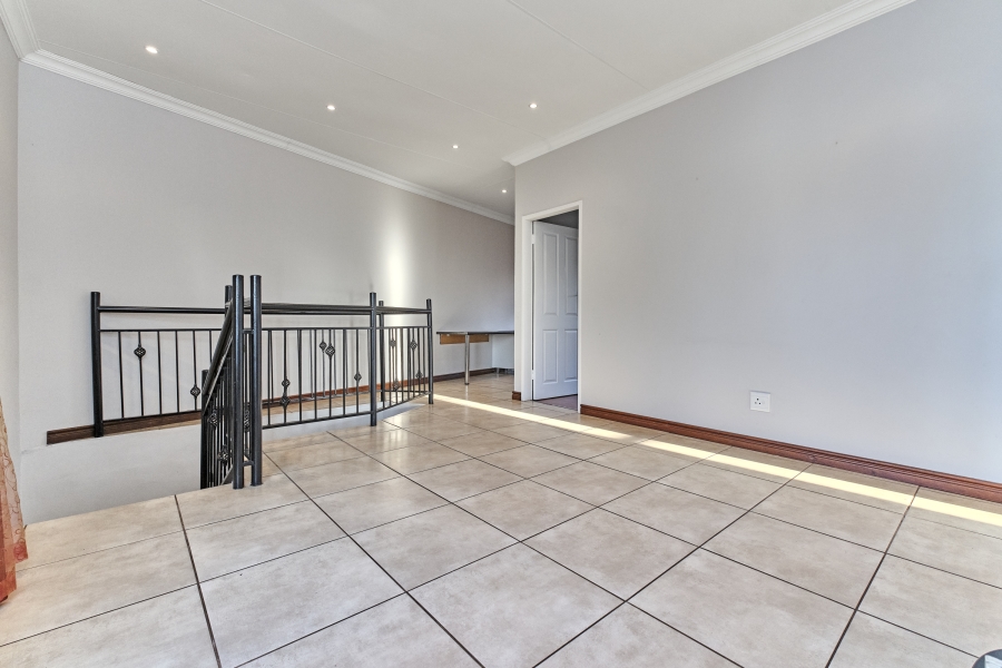 4 Bedroom Property for Sale in Helderkruin View Gauteng