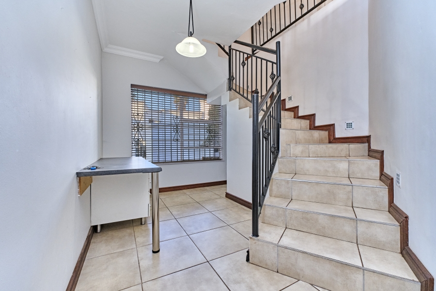 4 Bedroom Property for Sale in Helderkruin View Gauteng