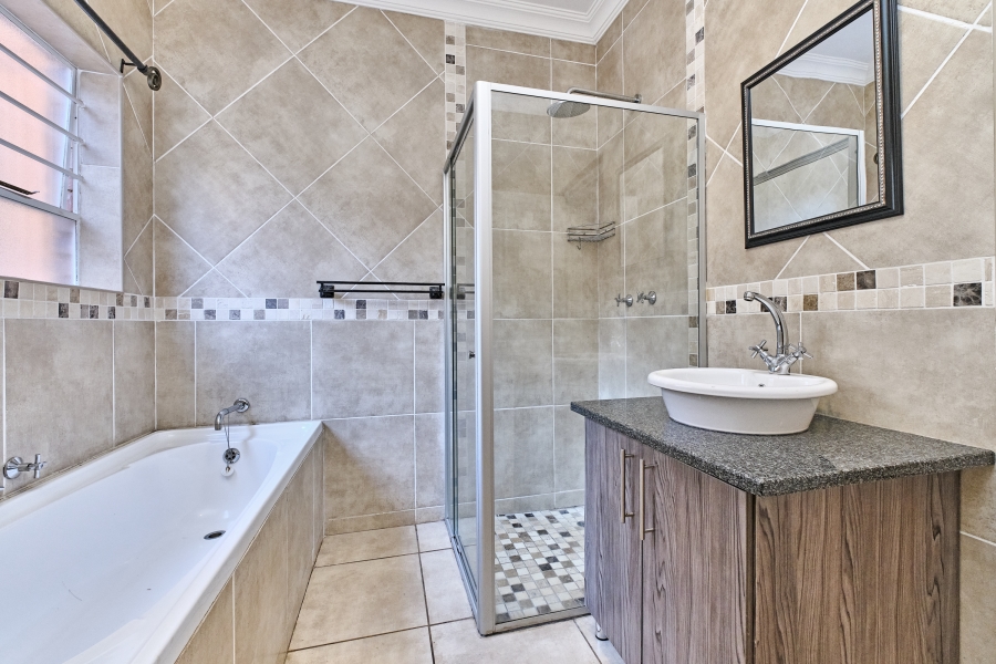 4 Bedroom Property for Sale in Helderkruin View Gauteng