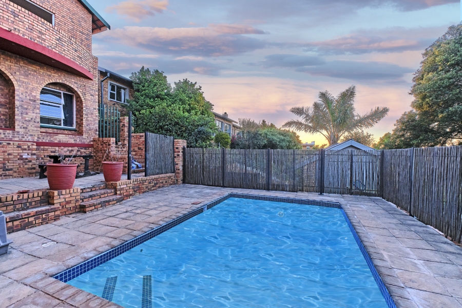 4 Bedroom Property for Sale in Helderkruin View Gauteng