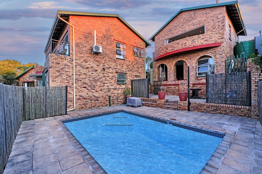 4 Bedroom Property for Sale in Helderkruin View Gauteng