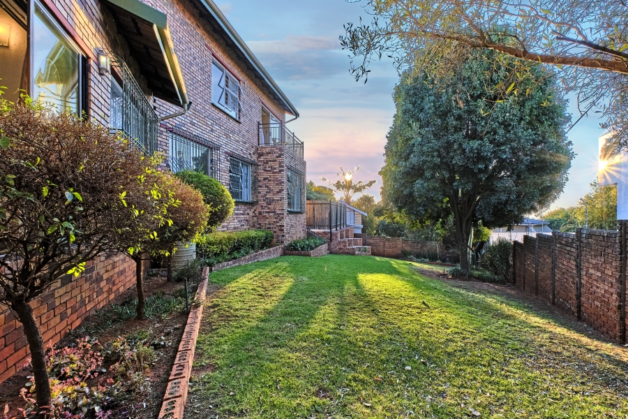 4 Bedroom Property for Sale in Helderkruin View Gauteng