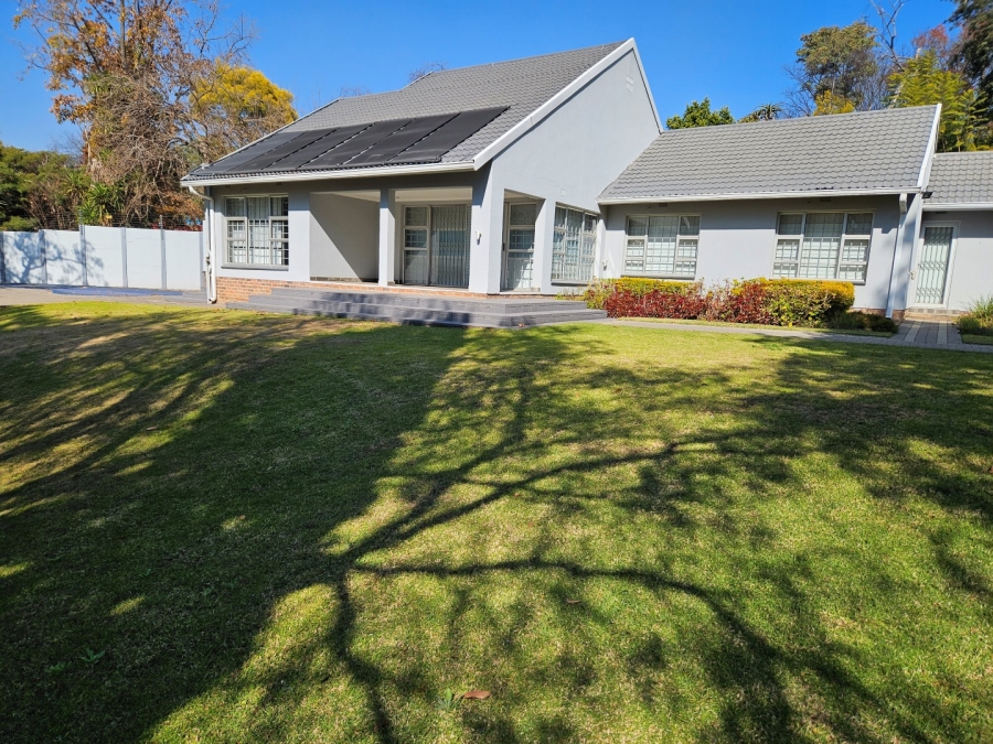 To Let 3 Bedroom Property for Rent in Hurlingham Gauteng