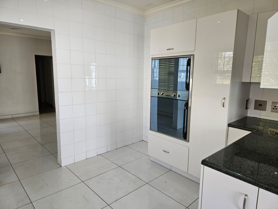 To Let 3 Bedroom Property for Rent in Hurlingham Gauteng
