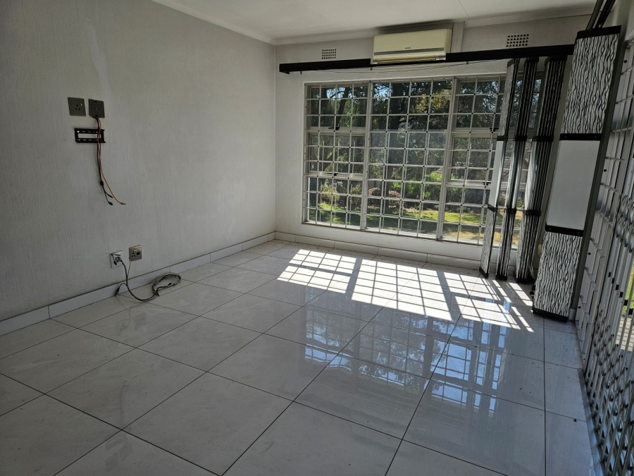 To Let 3 Bedroom Property for Rent in Hurlingham Gauteng