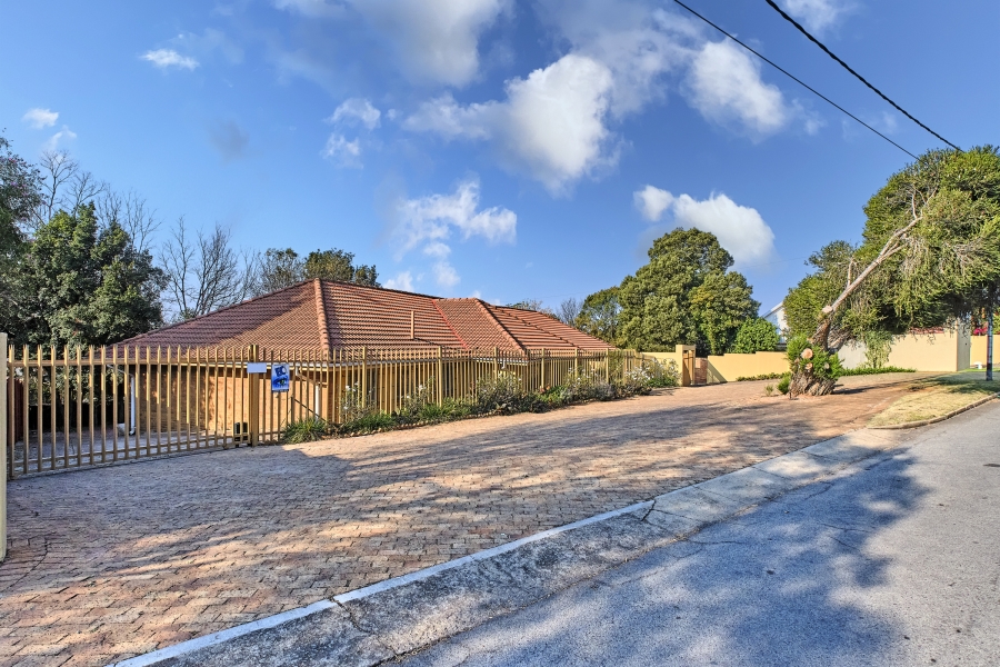 4 Bedroom Property for Sale in Florida Hills Gauteng