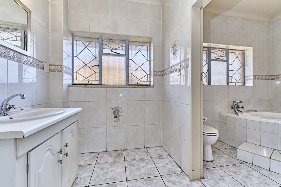 4 Bedroom Property for Sale in Florida Hills Gauteng