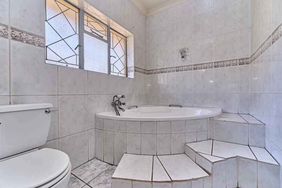 4 Bedroom Property for Sale in Florida Hills Gauteng